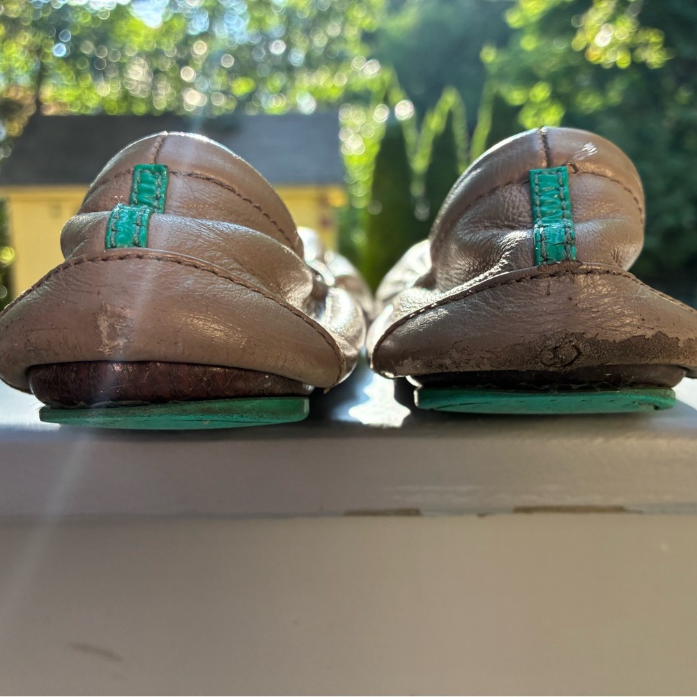 Tieks by Gavrieli Taupe Flats, Size 8 in fair condition - Picture 6 of 8